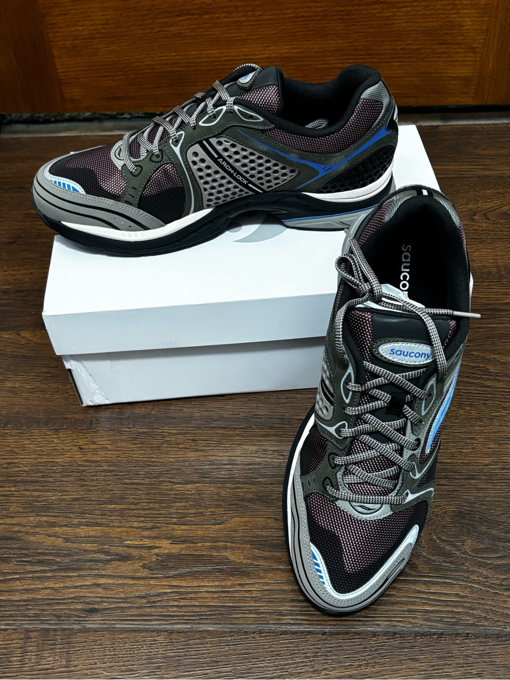 Saucony ProGrid Triumph 4 Tech Runner Sneakers  Sz 13. NIB